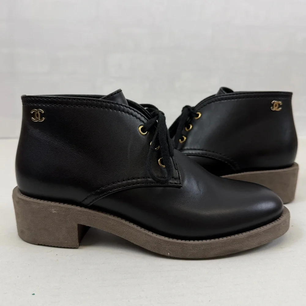 Chanel Black Leather Lace-Up Ankle Boots G31797 CC Logo Crepe‎ Sole Sz40 US 9.5